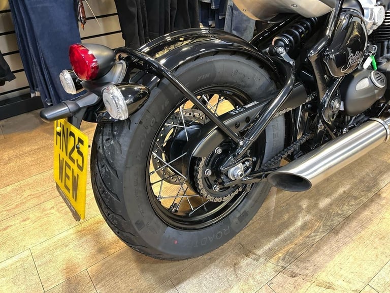 2025 Triumph Bonneville Bobber PREMIUM SINGLE COLOUR Petrol orange 6 Speed