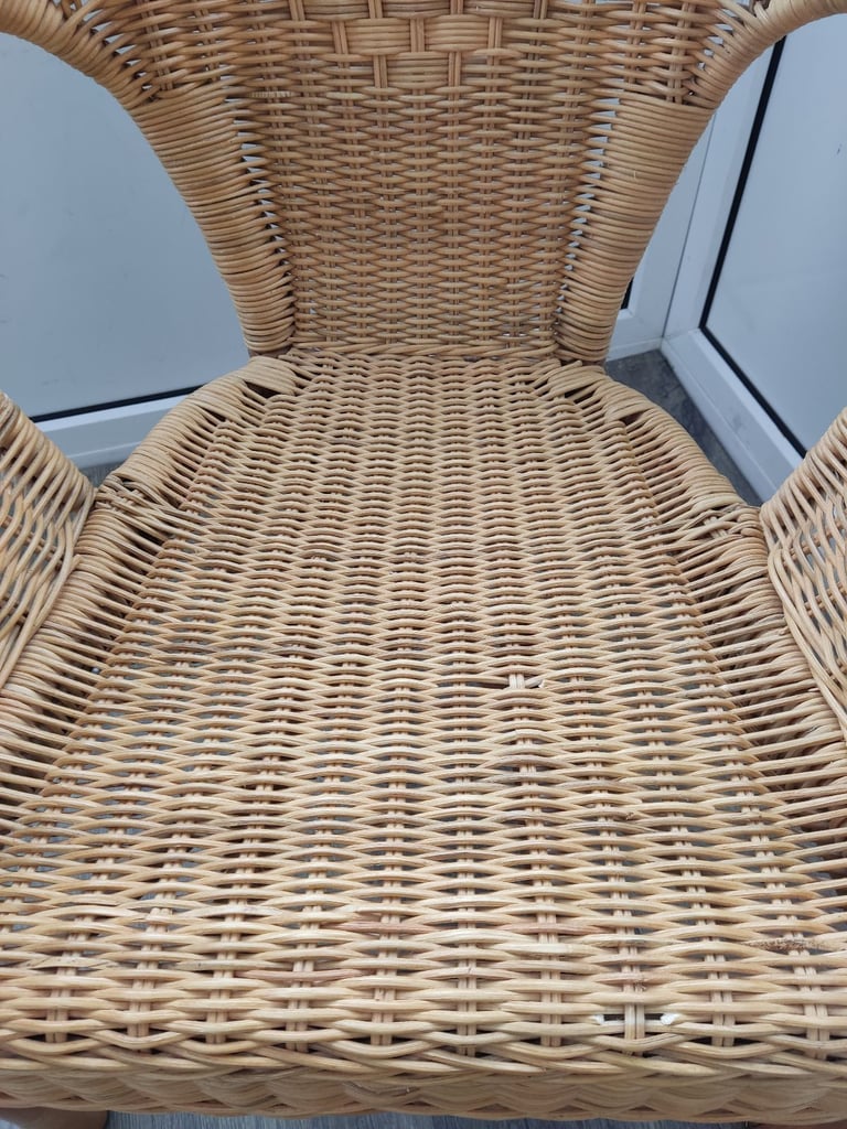 Wicker armchair in very good condition. 80cms high, 59cms at widest, 60cms front leg to back leg, se