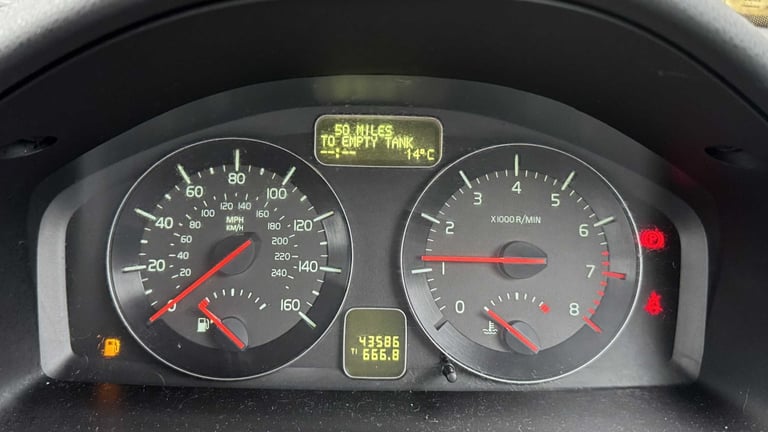 2012 Volvo S40 2.0 SE Lux Edition 4dr Saloon Petrol Manual