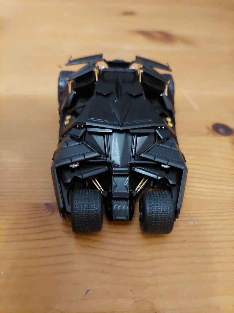 DC Comics Batmobil 1/43 scale diecast model