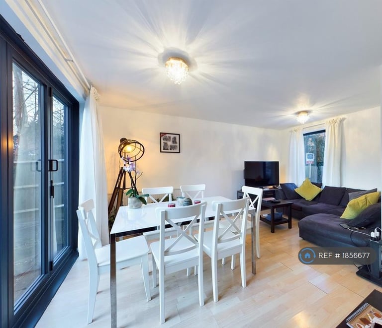 image for 3 bedroom house in Closemead Close, Northwood, HA6 (3 bed) (#1856677)