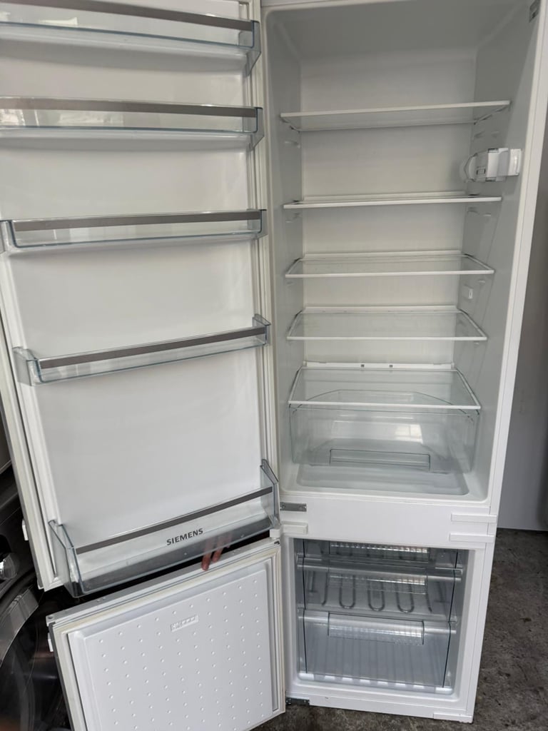 Siemens Integrated Fridge Freezer With Free Delivery N Warranty 