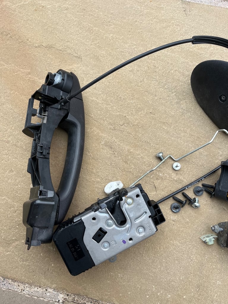 Renault Trafic back door handles and locking system 