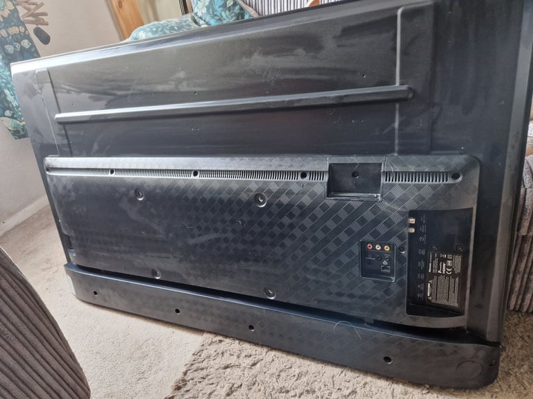 Hisense 50inch uhd tv with sound bar