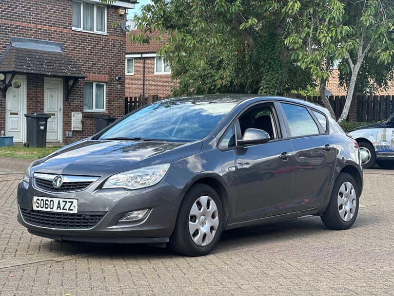 2011 Vauxhall Astra Automatic 1.6L Petrol 64,000 Miles Full Vauxhall Service History 1YR MOT 1 OWNER