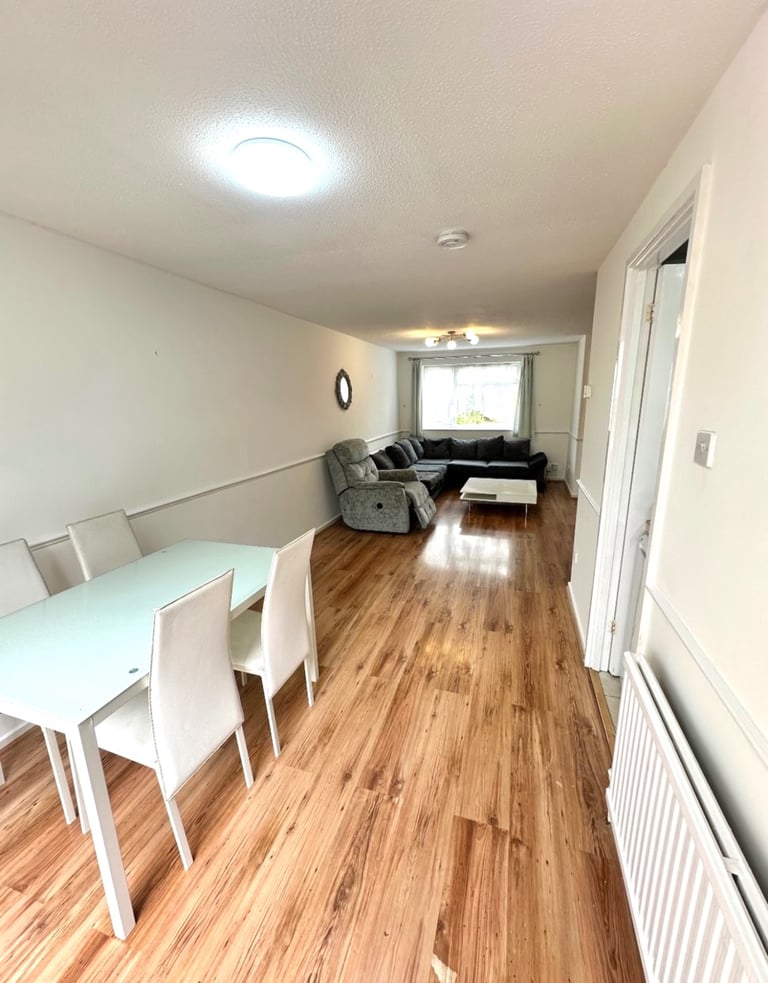 (Not a studio)Double room including bills for single occupancy Postcode TW12 3YZ