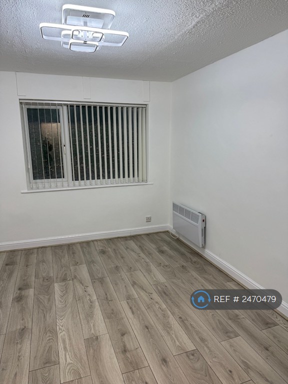 2 bedroom flat in Mayfield Road, Salford, M7 (2 bed) (#2470479)