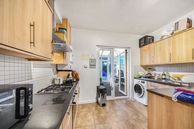 Ensuite Room 4 minutes from DLR and Elizabeth Line