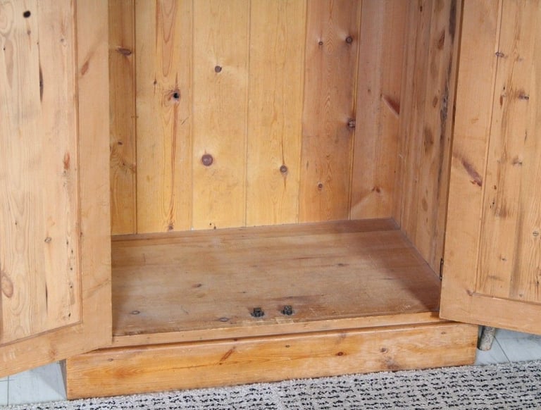 Nationwide Delivery - Old Pine Farmhouse Wardrobe Heavy Solid & Aged Character