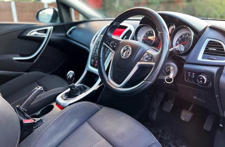 2014 Vauxhall Astra 1.6 SRi Manual 70,000 Miles . 5dr . Good Mileage . CHEAP on Fuel . HATCHBACK ...