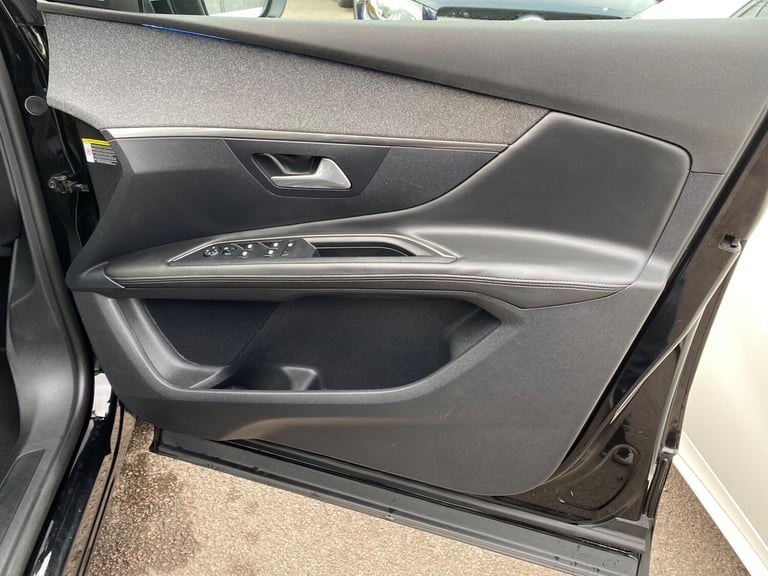 2017 Peugeot 3008 1.2 PureTech Allure EAT Euro 6 (s/s) 5dr HATCHBACK Petrol Automatic