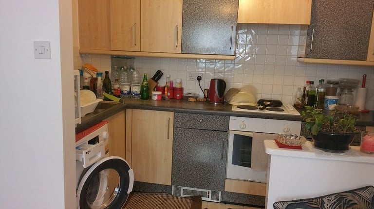 West London Acton, W3 two bedroom, 2nd floor flat in a purpose built gated court