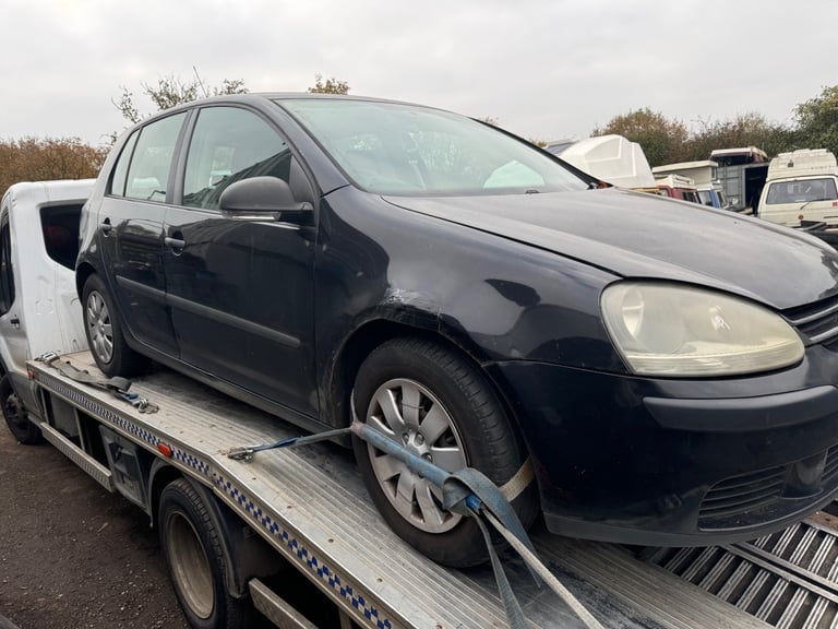 Volkswagen Golf mk5 1.6 fsi 2006 black BREAKING FOR PARTS 