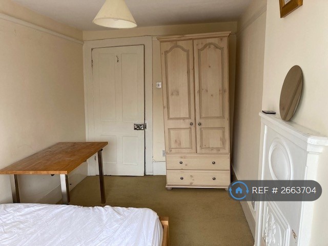 2 bedroom flat in Doughty Street, London, WC1N (2 bed) (#2663704)