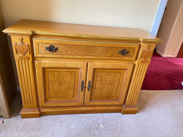 OAK SIDEABORD VGC - DELIVERY AVAILABLE 