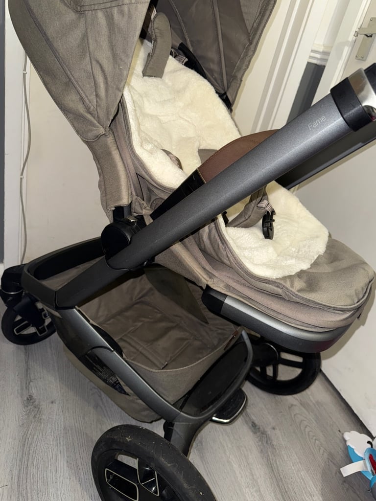 Full Maxi Cosi travel system 