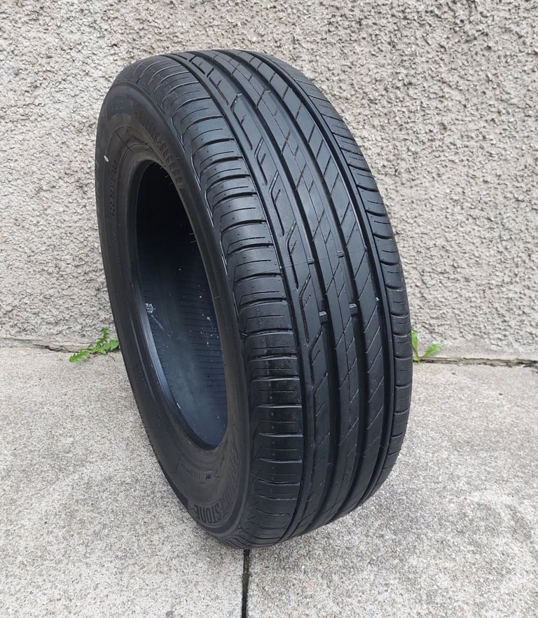 image for 1 Bridgestone Turanza T001 205/65/16 95W Nearly New Tyre with 7mm Tread (£196 New)
