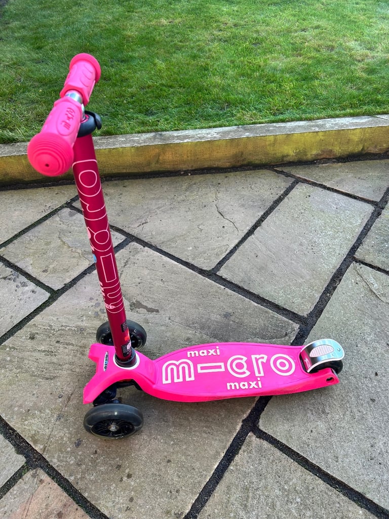 image for Maxi Microscooter Delume LED in pink