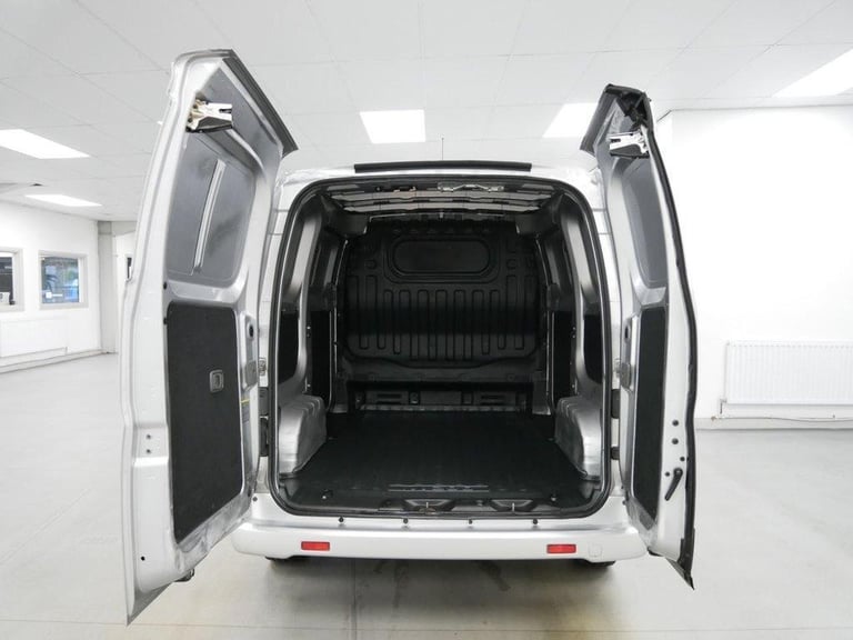 2017 NISSAN NV200 1.5 DCI 90 BHP TEKNA EDITION 6 DOOR ( AIR CON + SAT NAV )