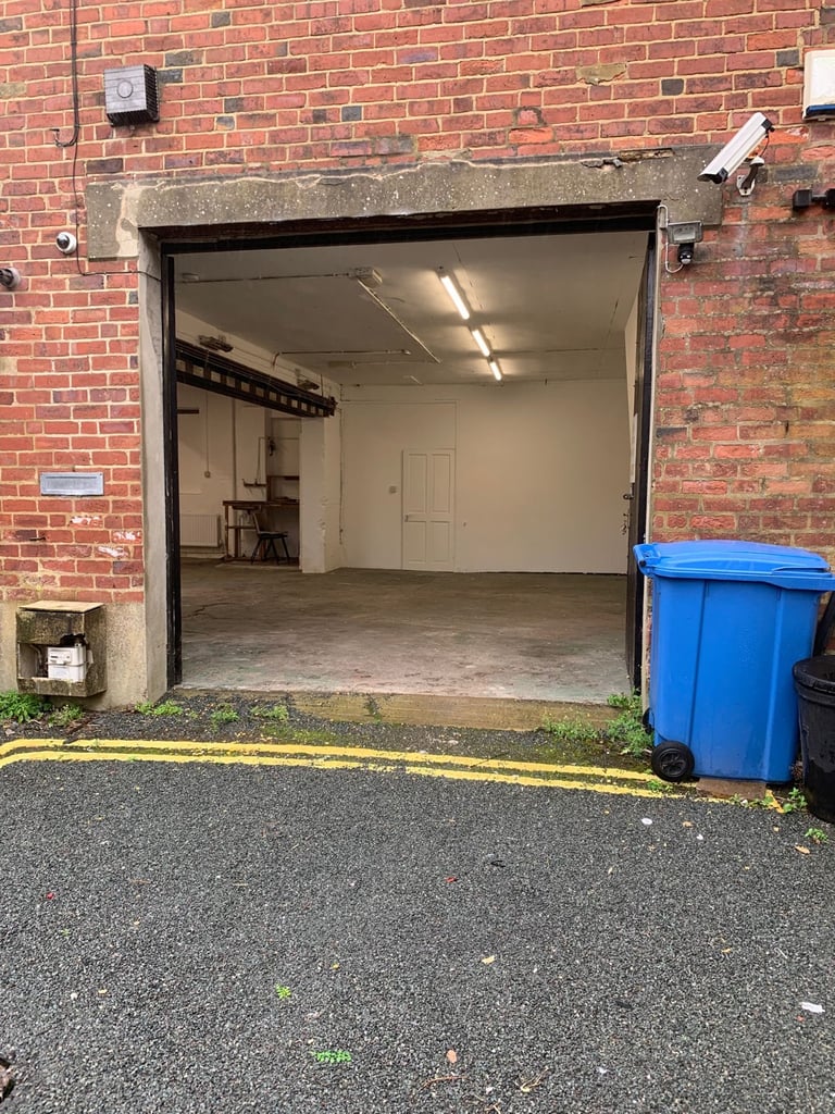 LARGE WORKSHOP/WORKSHOP/GARAGE