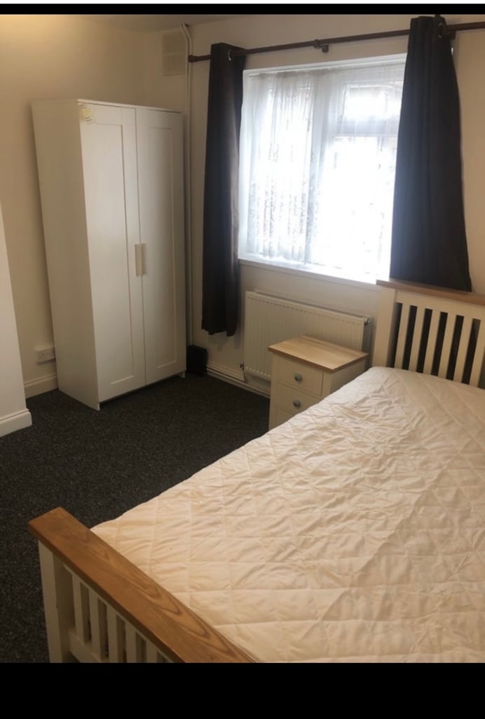 Nice spacious double room for rent 