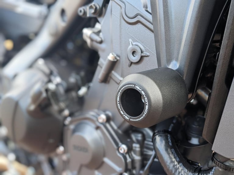 YAMAHA MT-09 2025 - AKRAPOVIC SYSTEM - EVOTECH EXTRAS - NEW REAR TYRE - HOTGRIPS