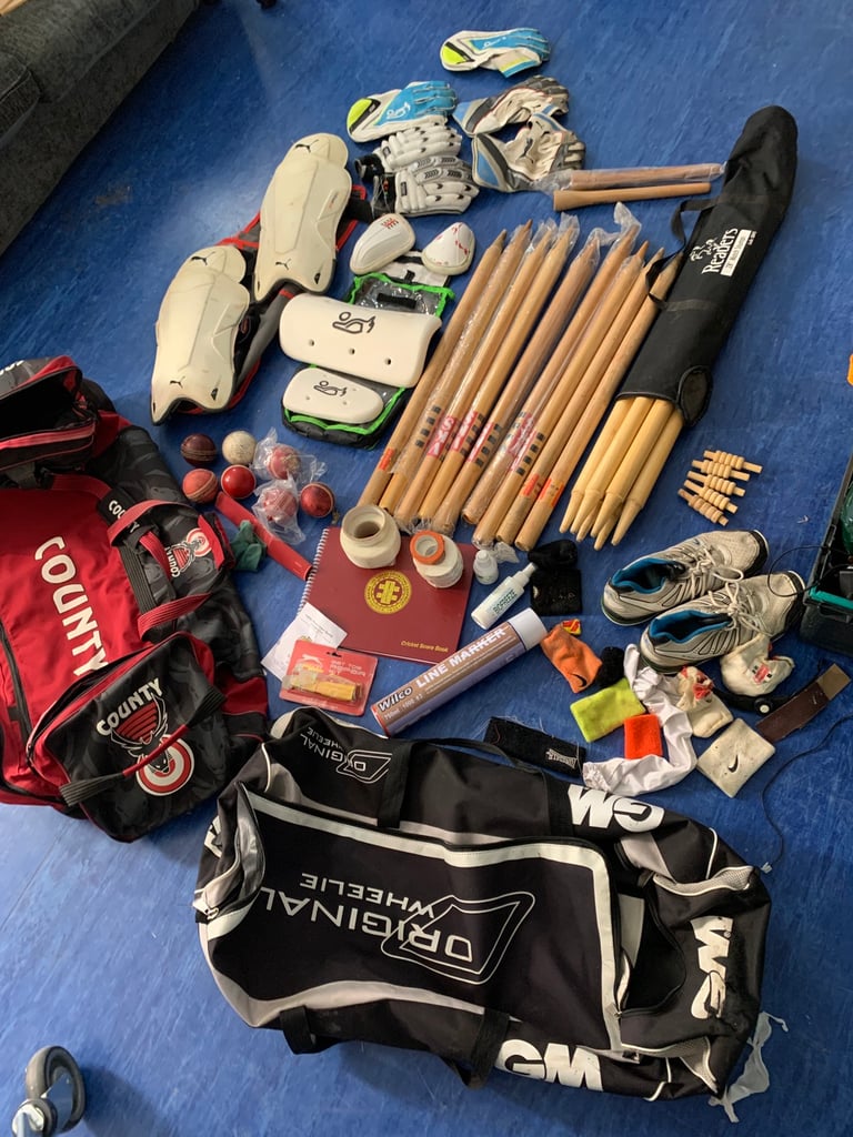 CRICKET BAT & old used BALSS and more se 