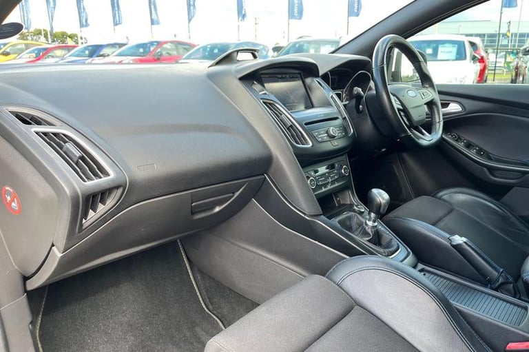 2016 Ford Focus 2.3T EcoBoost RS Hatchback 5dr Petrol Manual AWD Euro 6 (s/s) (350 ps) Manu Hatch...
