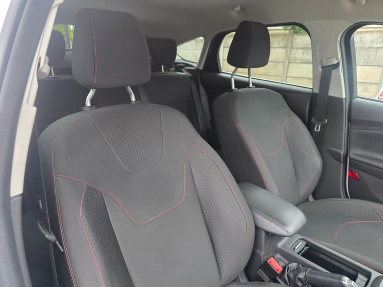 2016 Ford Focus 1.0 EcoBoost 125 Zetec S 5dr Auto HATCHBACK PETROL Automatic