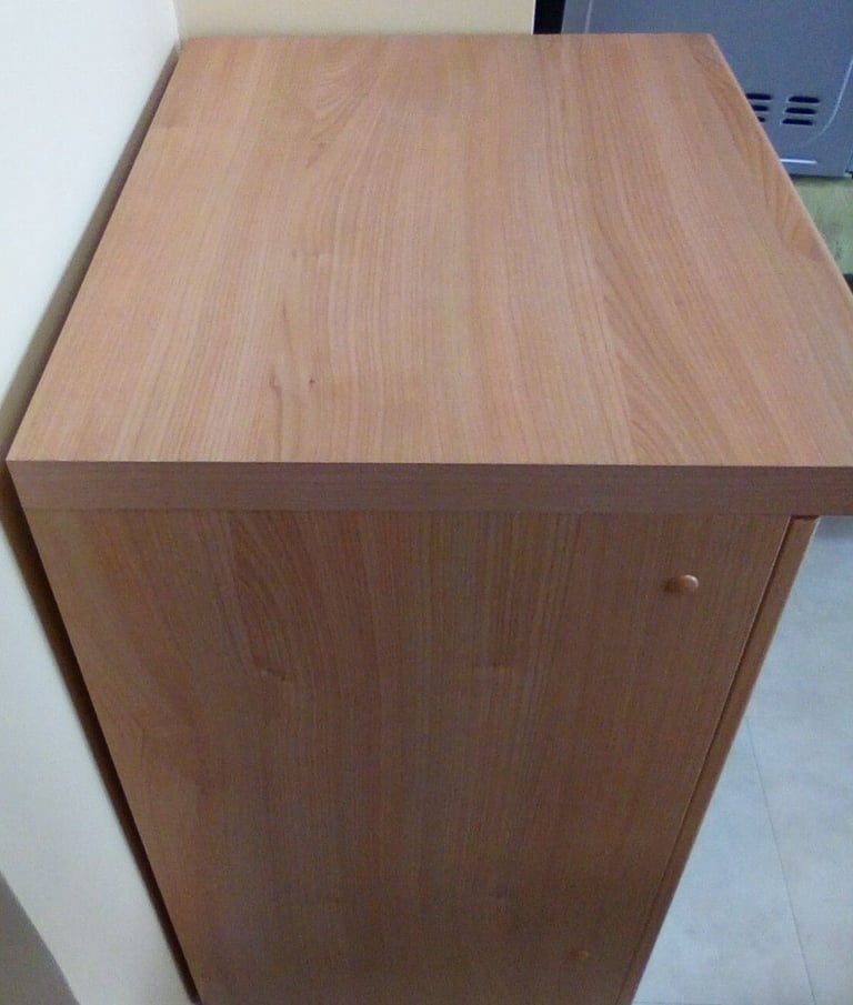 Wall cabinet with glass door