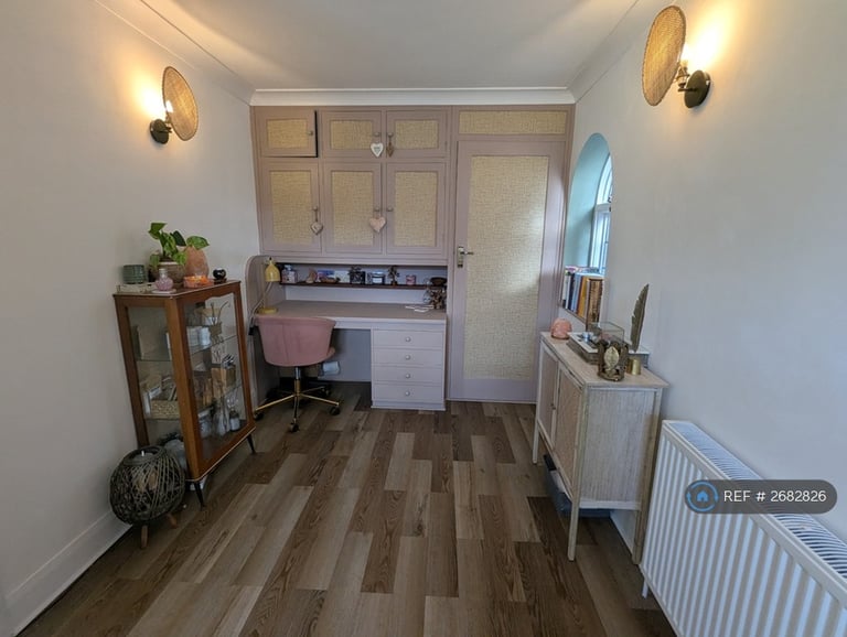 4 bedroom house in Gainsford Avenue, Clacton-On-Sea, CO15 (4 bed) (#2682826)