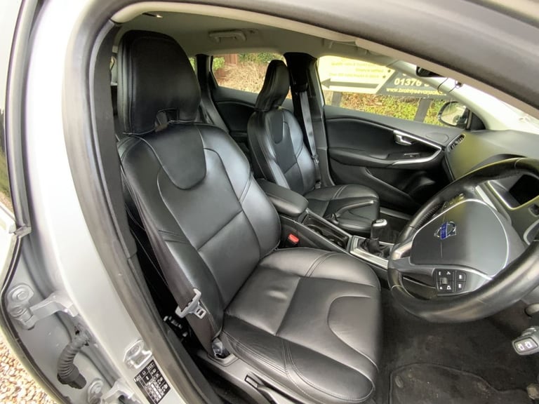 2014 Volvo V40 1.6 D2 SE Lux Nav Hatchback 5dr Diesel Manual Euro 5 (s/s) (115 ps) Hatchback Dies...