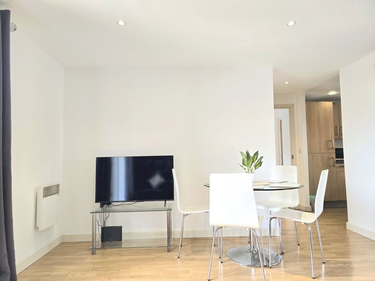 2 bed flat near Bow station 