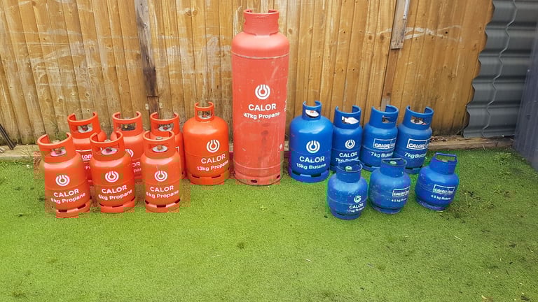 Full gas bottles / cylinders, regulators, distributor valves 1,2,3,4 ways.