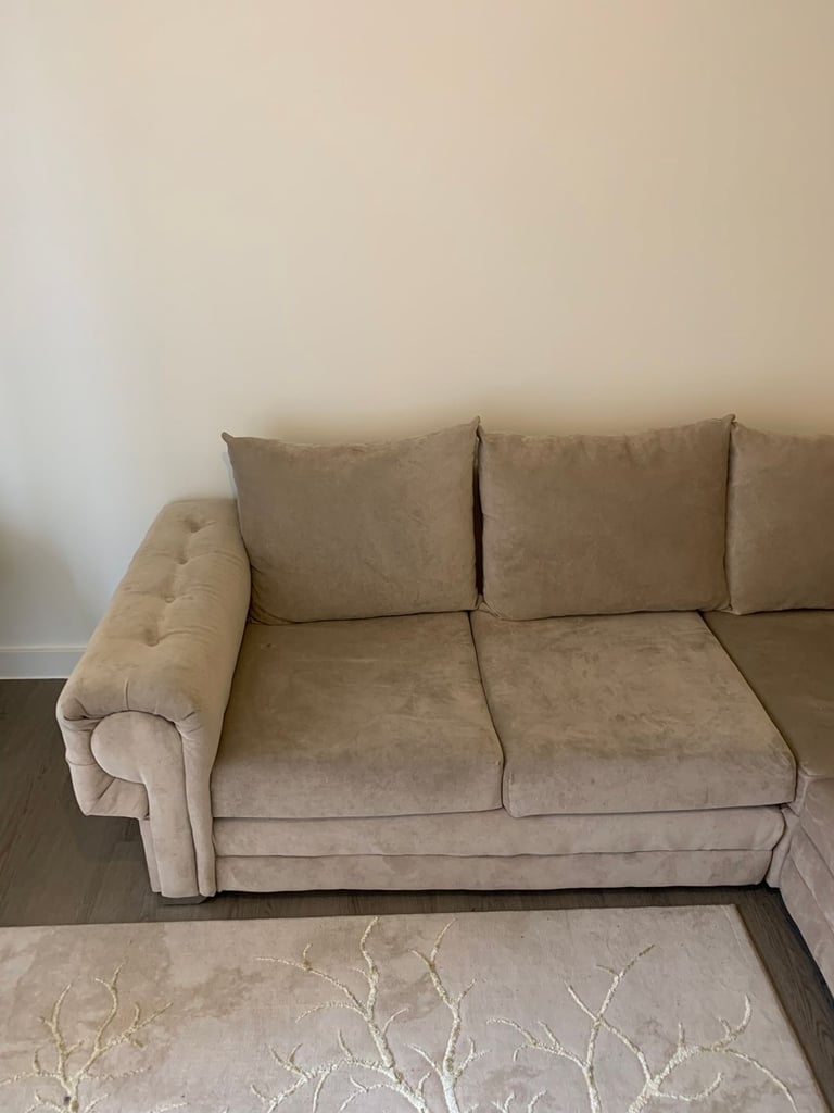 🛋️ Need gone asap – Right-Hand 4-Seater Corner Sofa – Only 6 Months Old – FREE Local Delivery