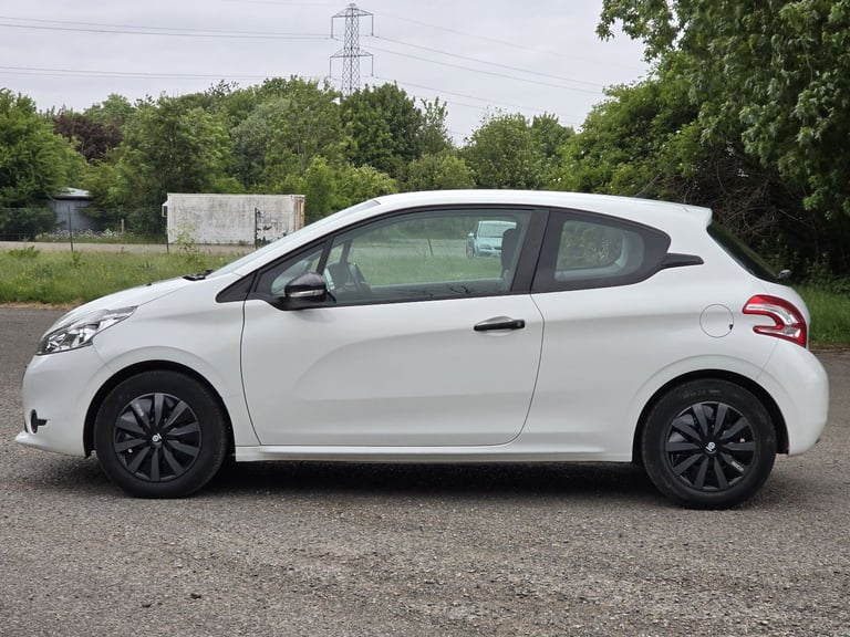 PEUGEOT 208, 2013, 1.0 PETROL MANUAL, MOT AUGUST 2026. SERVICE HISTORY. VERY CHEAP TO RUN 