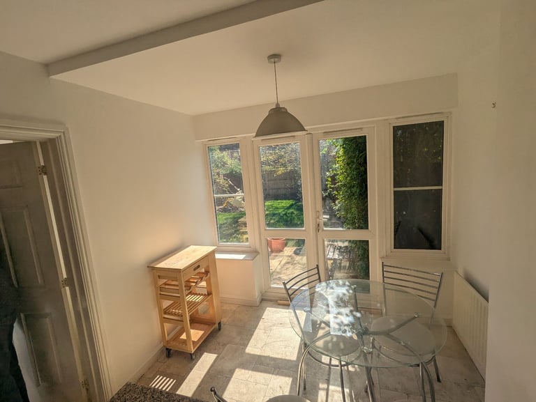 Rooms available in spacious Cheltenham share