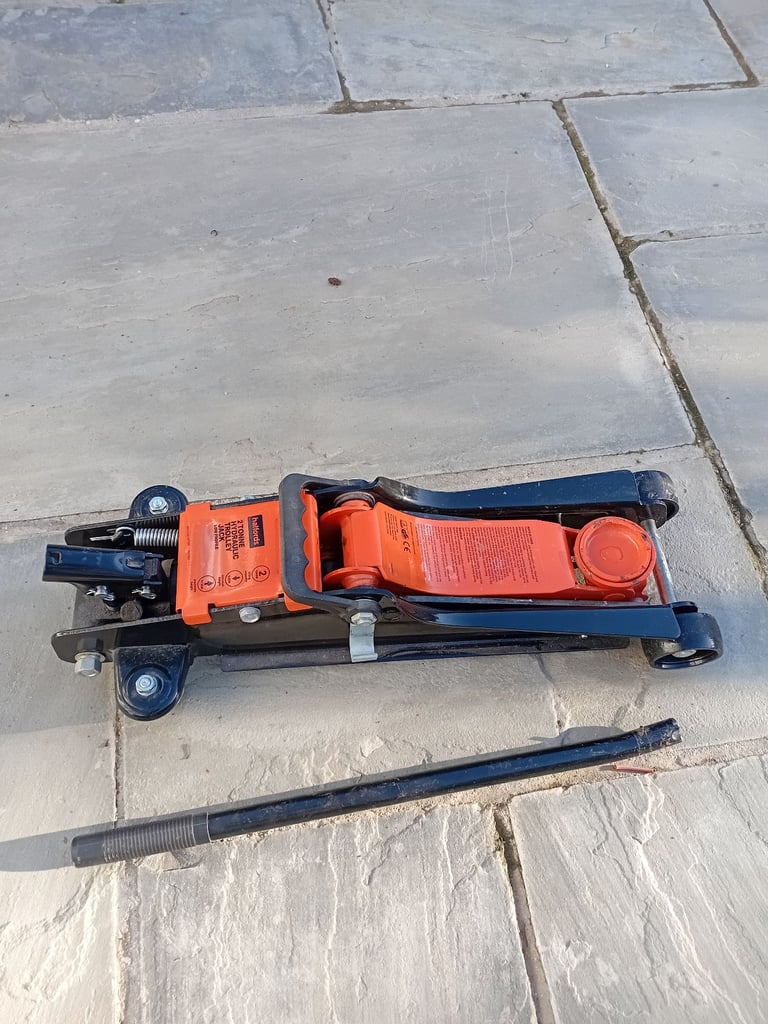 Hydraulic car jack