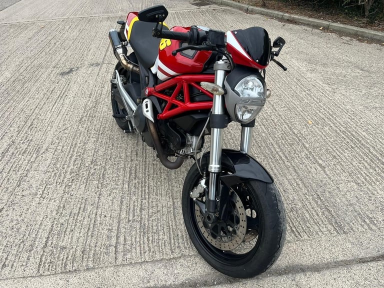 2008 08 DUCATI MONSTER 696 PLUS M696  RED NAKED M 696 RETRO CAFE STYLE