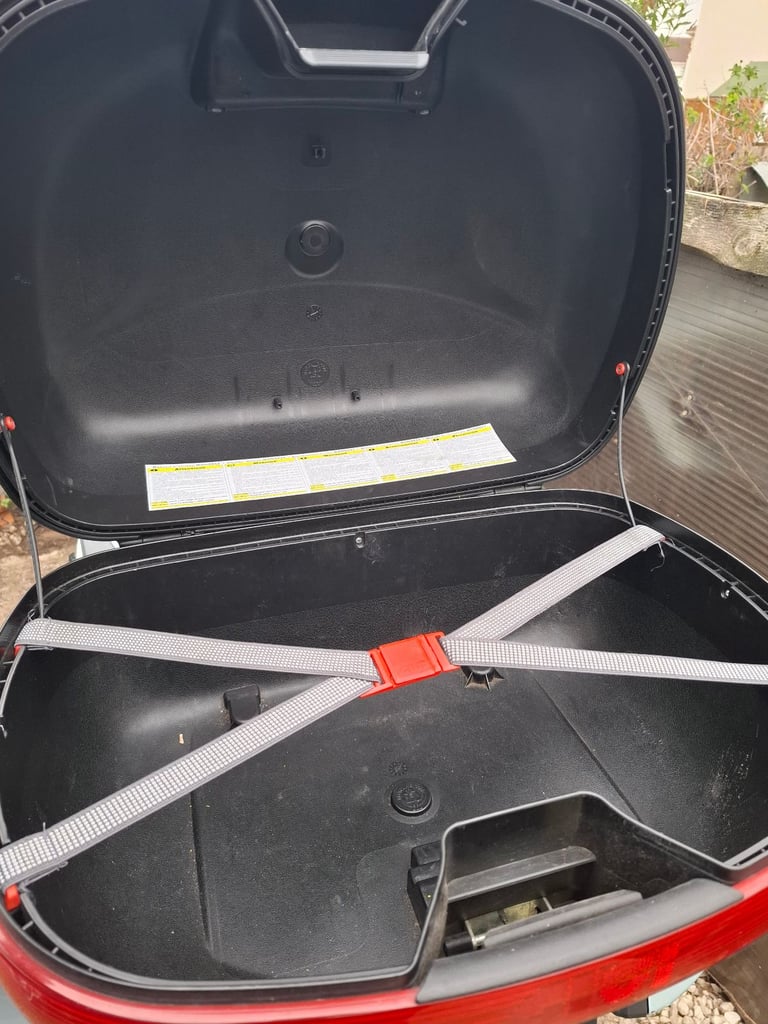 Givi monokey tmotorcycle top box with plate and fixings