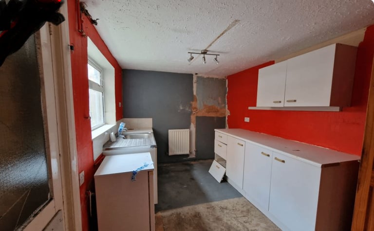 Two-bedroom mid-terrace house for sale