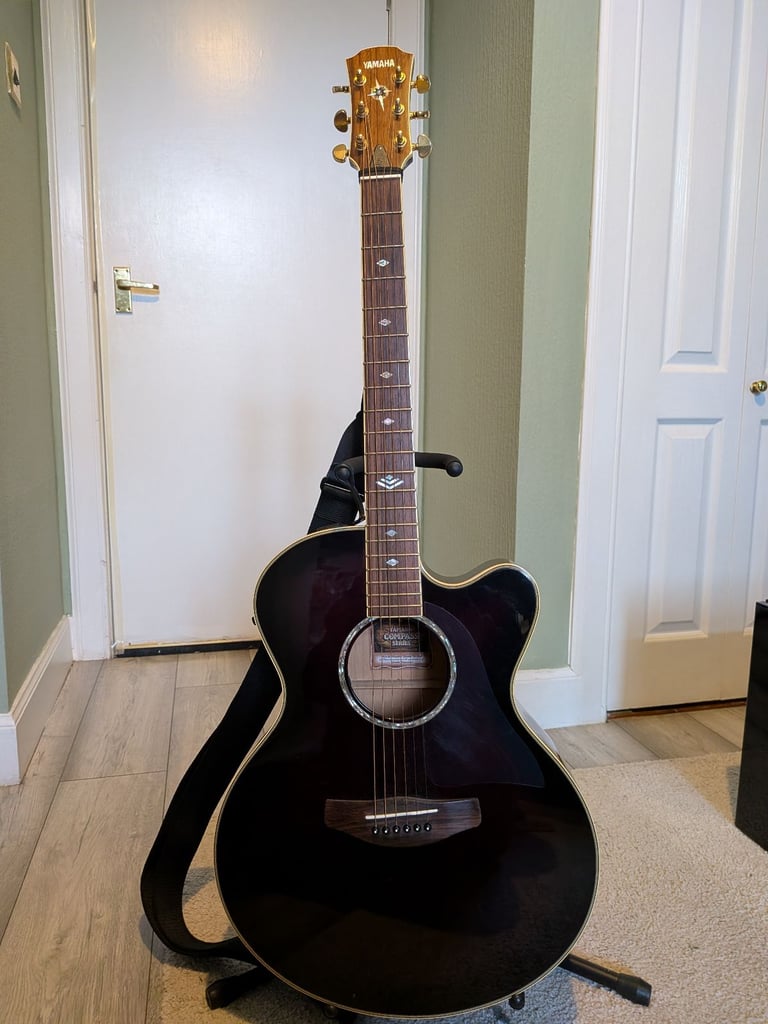 Yamaha CPX 900 SERIES semi-electric acoustic guitar 