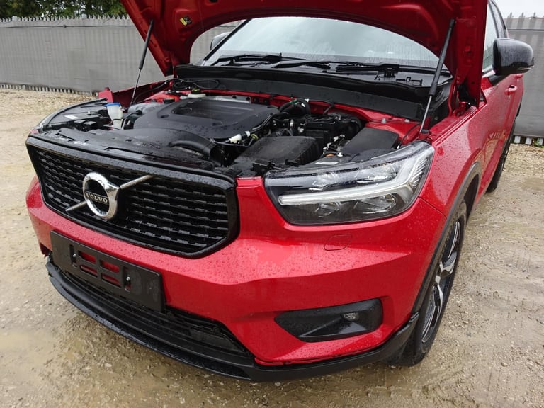 2021 70 REG VOLVO XC40 R-DESIGN B4 AWD AUTO DAMAGED REPAIRABLE SALVAGE