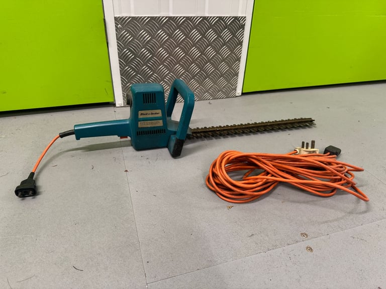 image for Black and Decker 16 inch 405mm electric hedge trimmer with long cord.