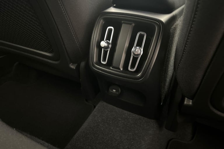 2023 Volvo XC40 Core, B3 mild hybrid, Petrol ESTATE Petrol/Electric Hybrid Automatic