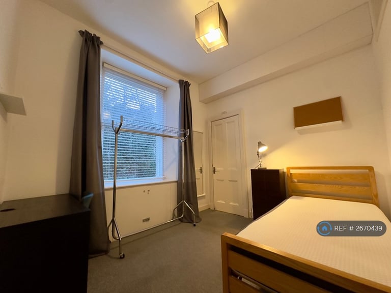 2 bedroom flat in Caledonian Road, Edinburgh, EH11 (2 bed) (#2670439)
