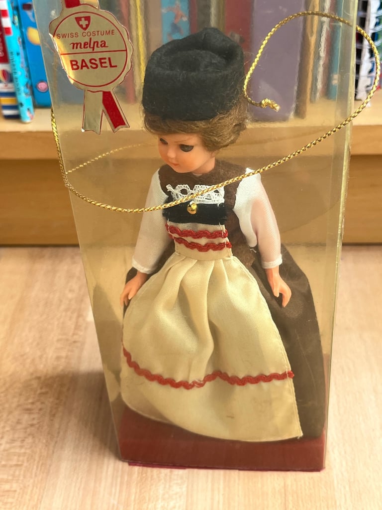 Vintage souvenir dolls 