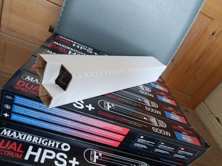 Maxibright 600W Dual Spectrum HPS Lamp Grow Light (24 each LED Bulbs)