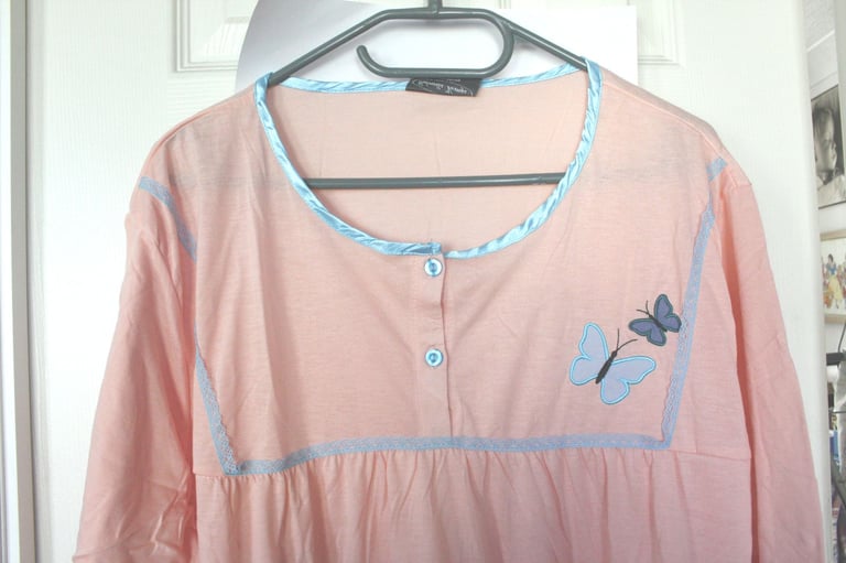 NEW Gabriella Vicenge Women's Peach Dressing Gown and Matching Nightie size M