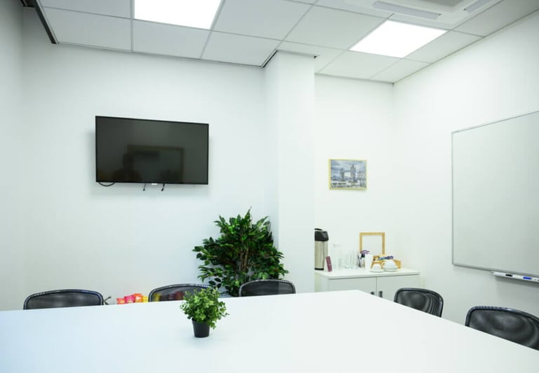 *Victoria* Private Serviced Offices: Units from 3 to 100 desks for rent SW1